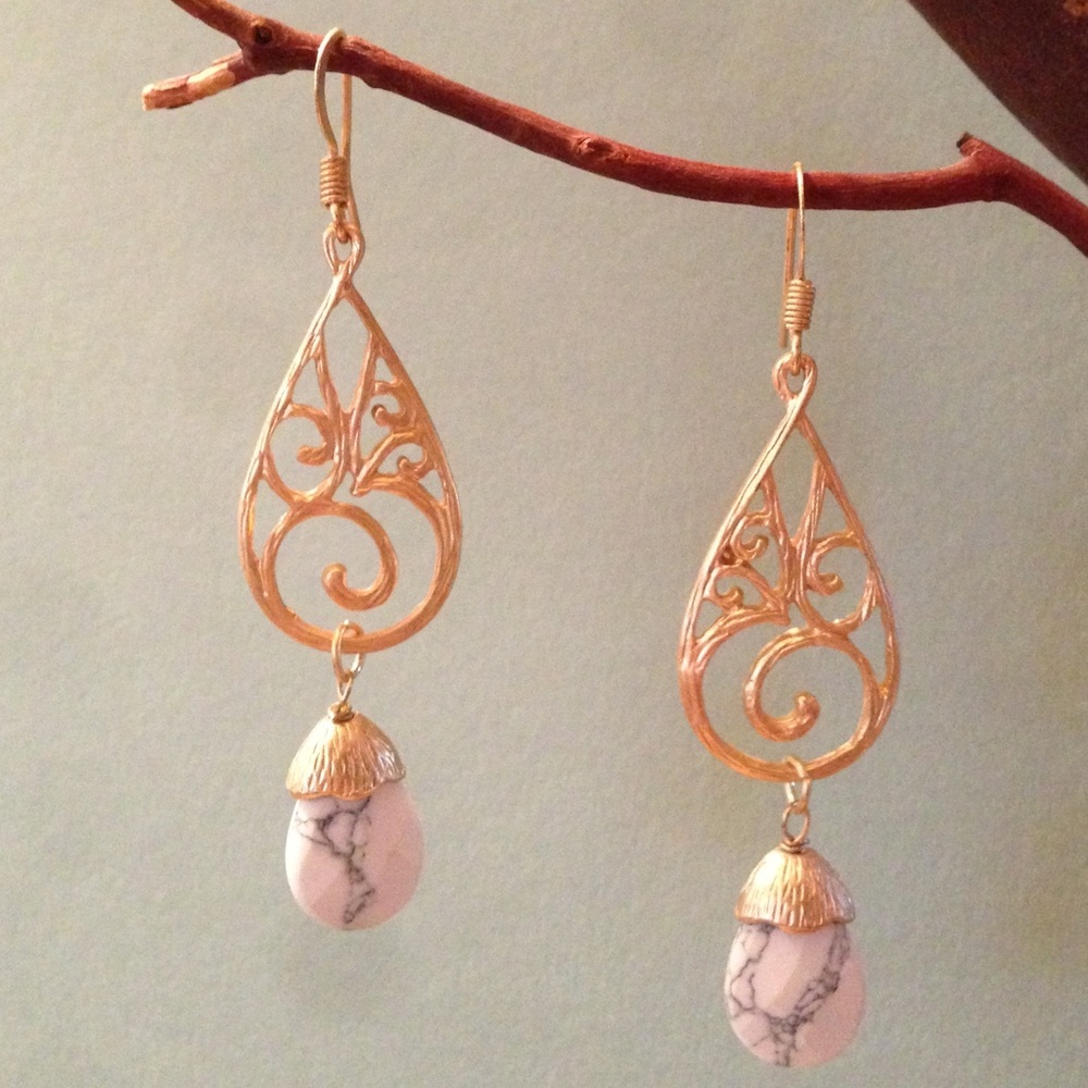White Teardrop‎ Earrings